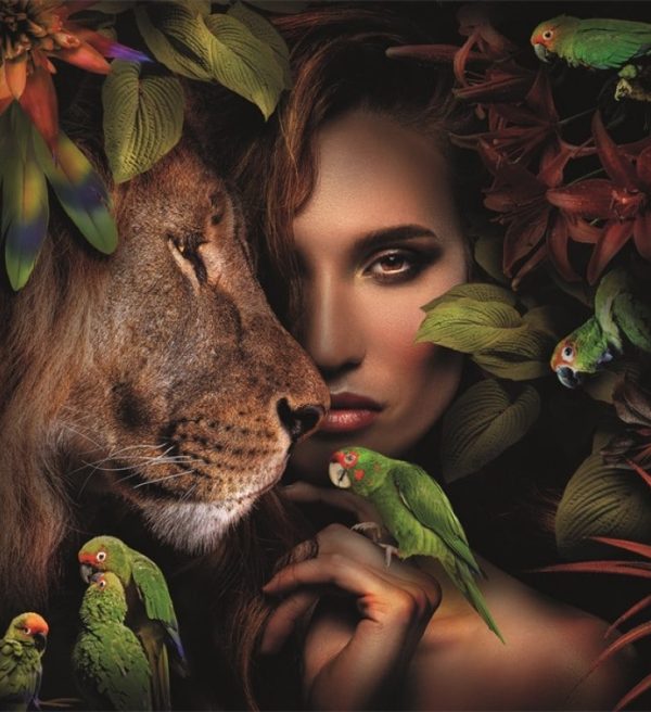 Schilderij Woman with lion and parrots