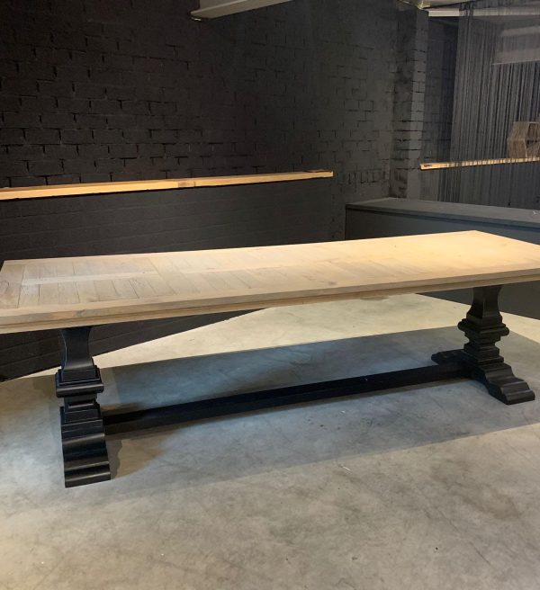 SHOWMODEL Tower Living klooster Eettafel Parma Toscana 280 cm eiken