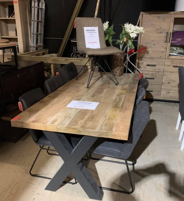 SHOWMODEL enkele stuks armstoelen €49,95!!