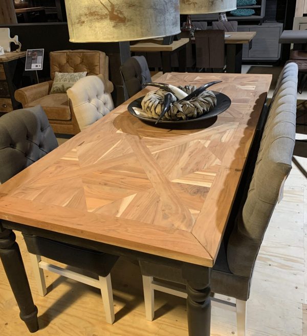 SHOWMODEL Tower Living set van 3 eetkamerstoelen + 1 eetkamerbank Roy