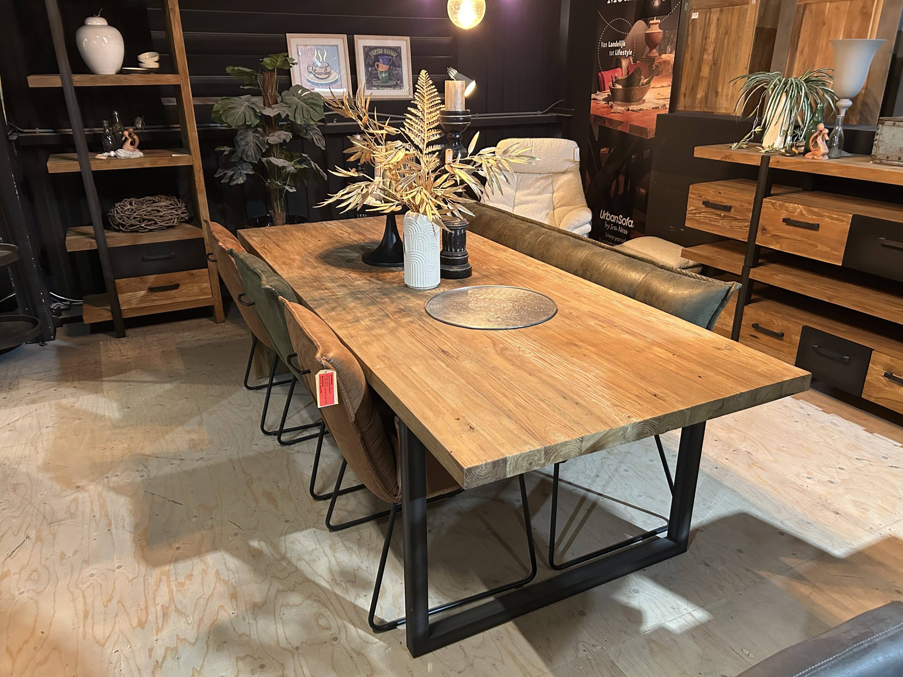 SHOWMODEL Tower Living set van 1 eetkamerbank en 3 eetkamerstoelen Seda 2 kleuren