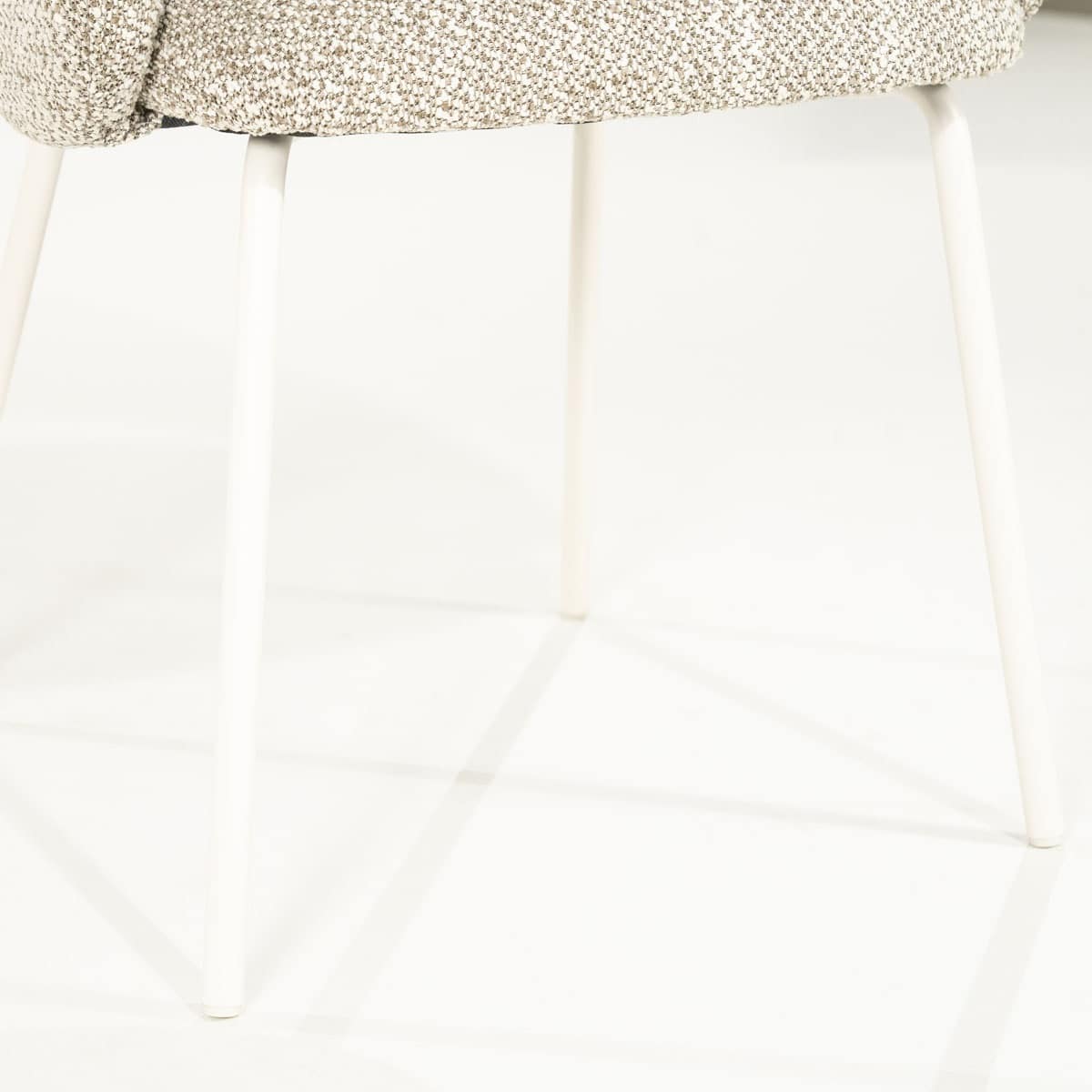 By-Boo eetkamerstoel Story met arm taupe (set van 2)