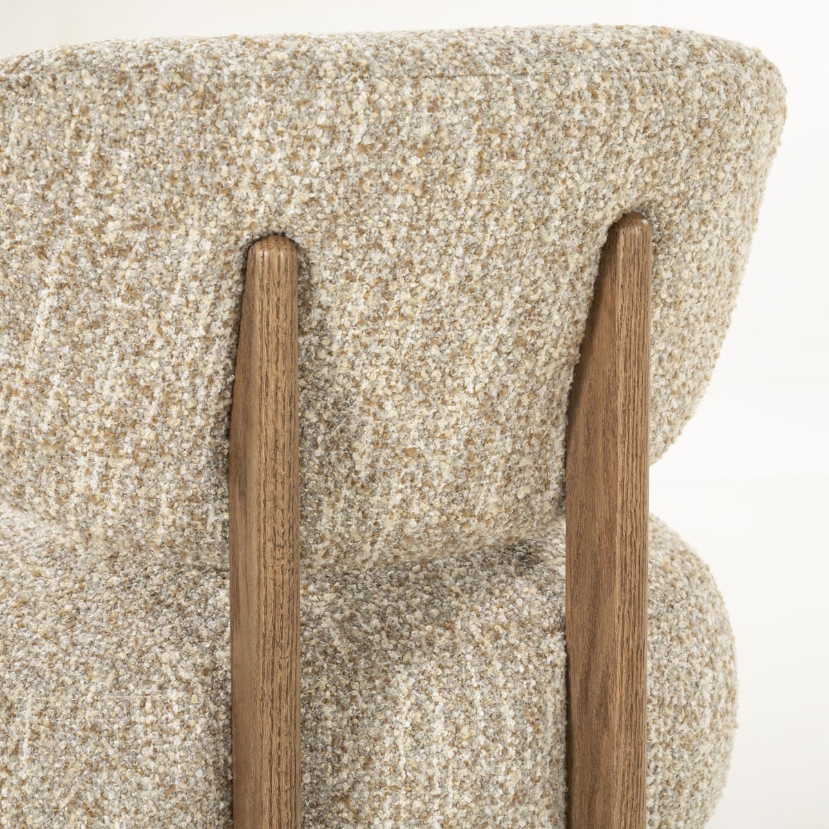 Eleonora fauteuil Reza beige onderstel bruin