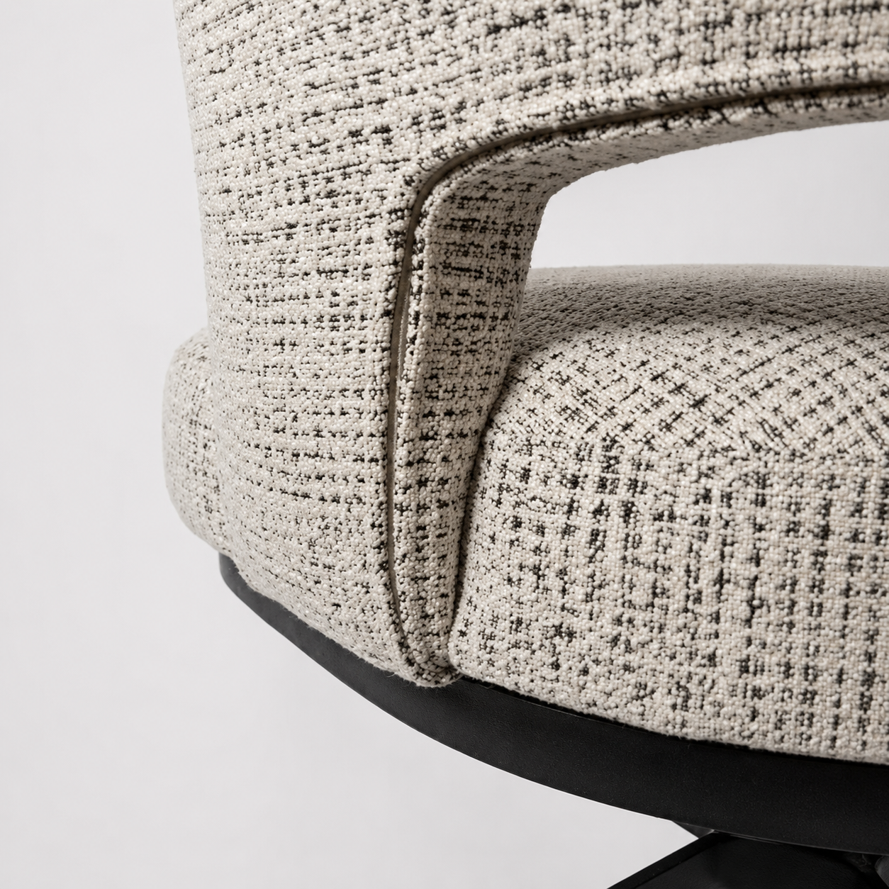 detailfoto Nijwie MySons eetkamerstoel Bruce - draaipoot 360 - Coco - Salt 'n Pepper 80 - Star Collection