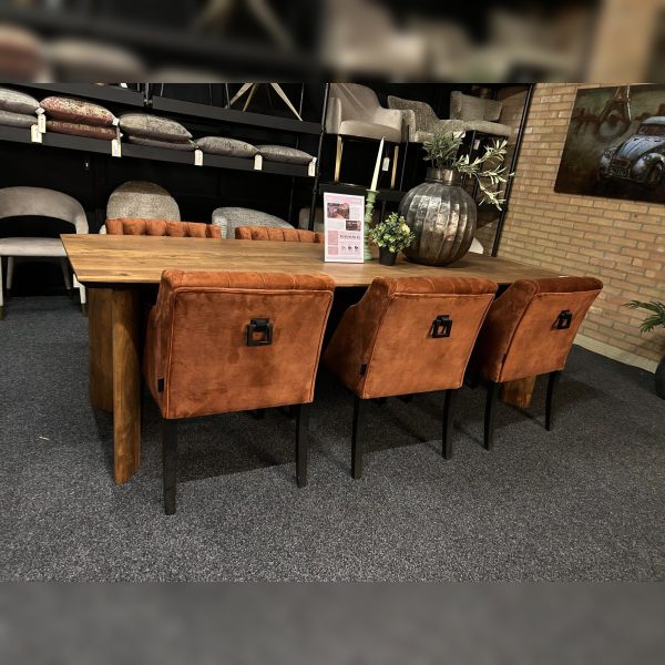SHOWMODEL UrbanSofa Bruuts eettafel Eclips verjongde rand blokpoot hout eclips 240 cm Acacia Elmwood